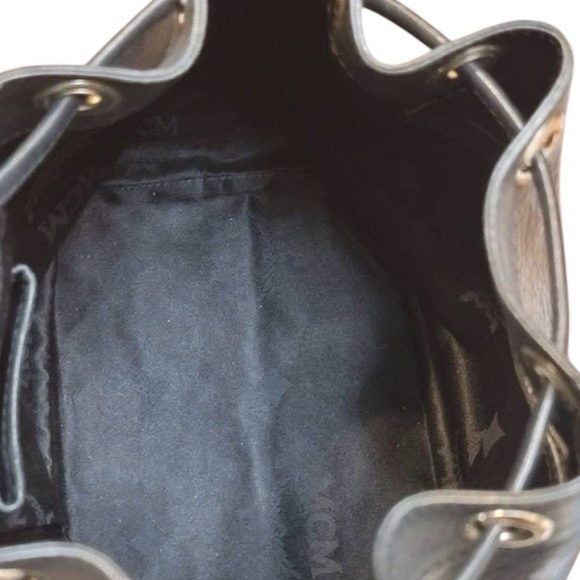 MCM MEDIUM BUCKET—SO CHIC! - Picture 5 of 6